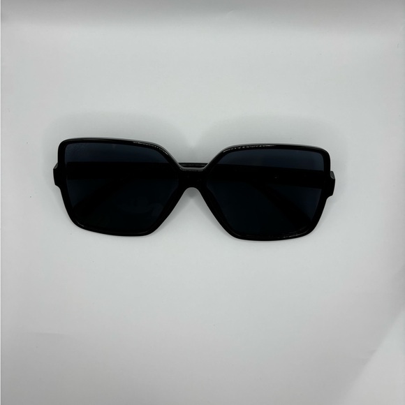 Black Square Oversized Sunglasses - Picture 3 of 5